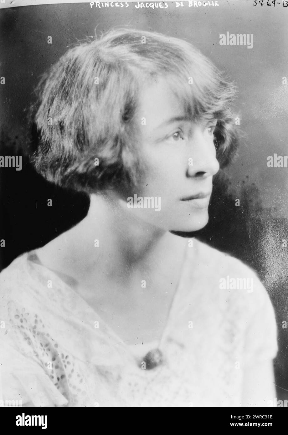 Princesse Jacques de Broglie, photographie montre probablement Marie Antoinette Aussenac, pianiste, qui épousa le prince Jacques de Broglie en 1926., 1926, négatifs en verre, 1 négatif : verre Banque D'Images