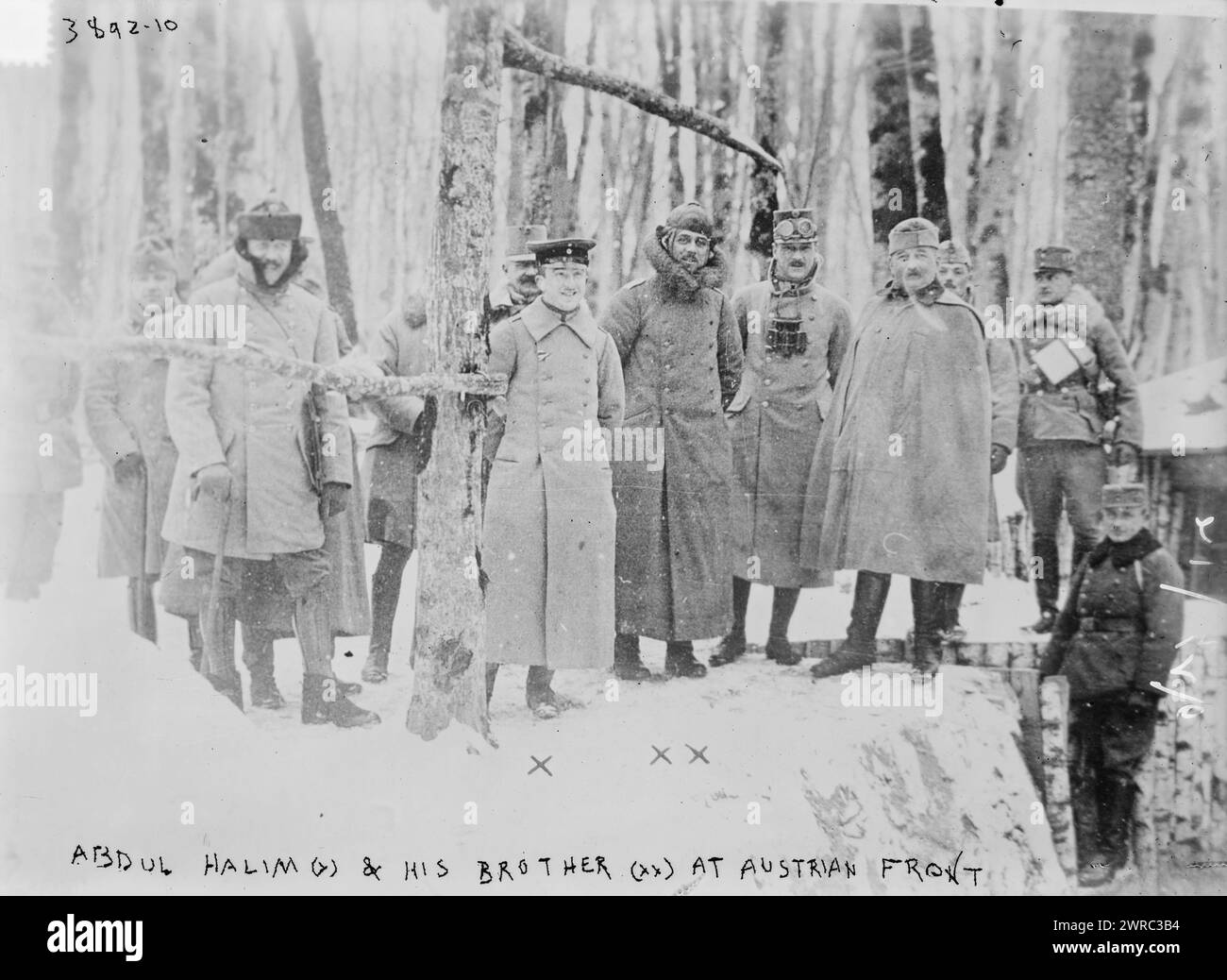 Abdul Halim (x) et son frère (xx) sur le front autrichien, la photographie montre le prince Abdul Halim et son frère sur le front autrichien pendant la première Guerre mondiale Les frères sont peut-être les fils du grand vizir ottoman dit Halim Pacha (1865-1921)., 23 juin 1916, Guerre mondiale, 1914-1918, négatifs en verre, 1 négatif : verre Banque D'Images