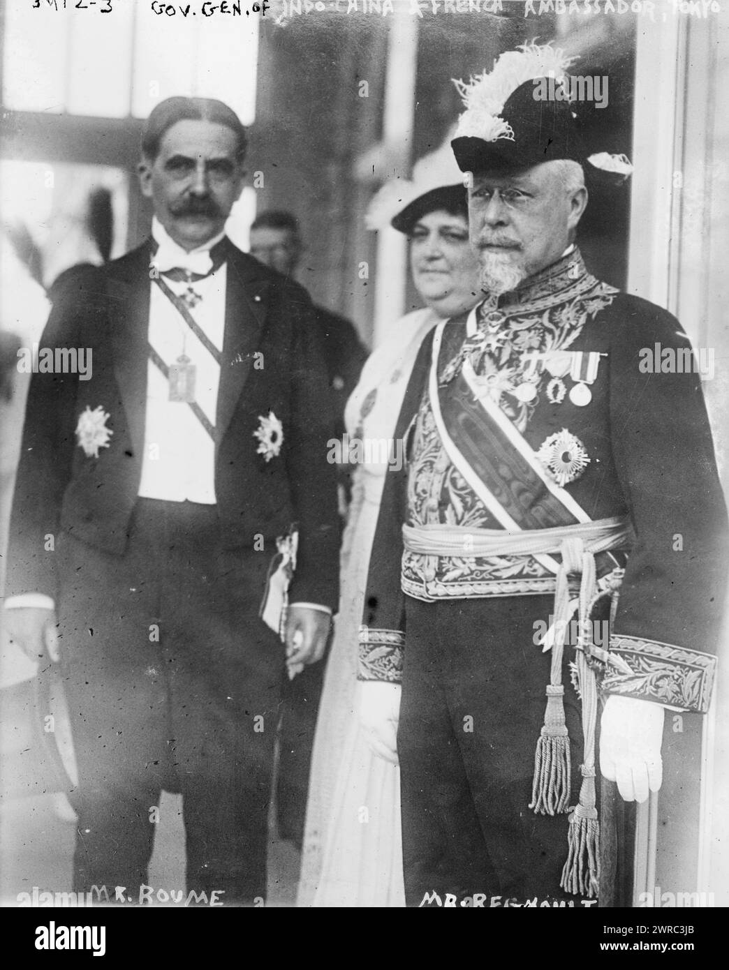 Gouverneur général d'Indochine et ambassadeur de France à Tokyo, photographie montrant Ernest roume (1858-1941), gouverneur de l'Indochine française de 1914 à 1917 (à gauche) et Eugène Regnault (né en 1857), ambassadeur de France au Japon de 1914 à 1918., entre env. 1915 et env. 1920, négatifs en verre, 1 négatif : verre Banque D'Images