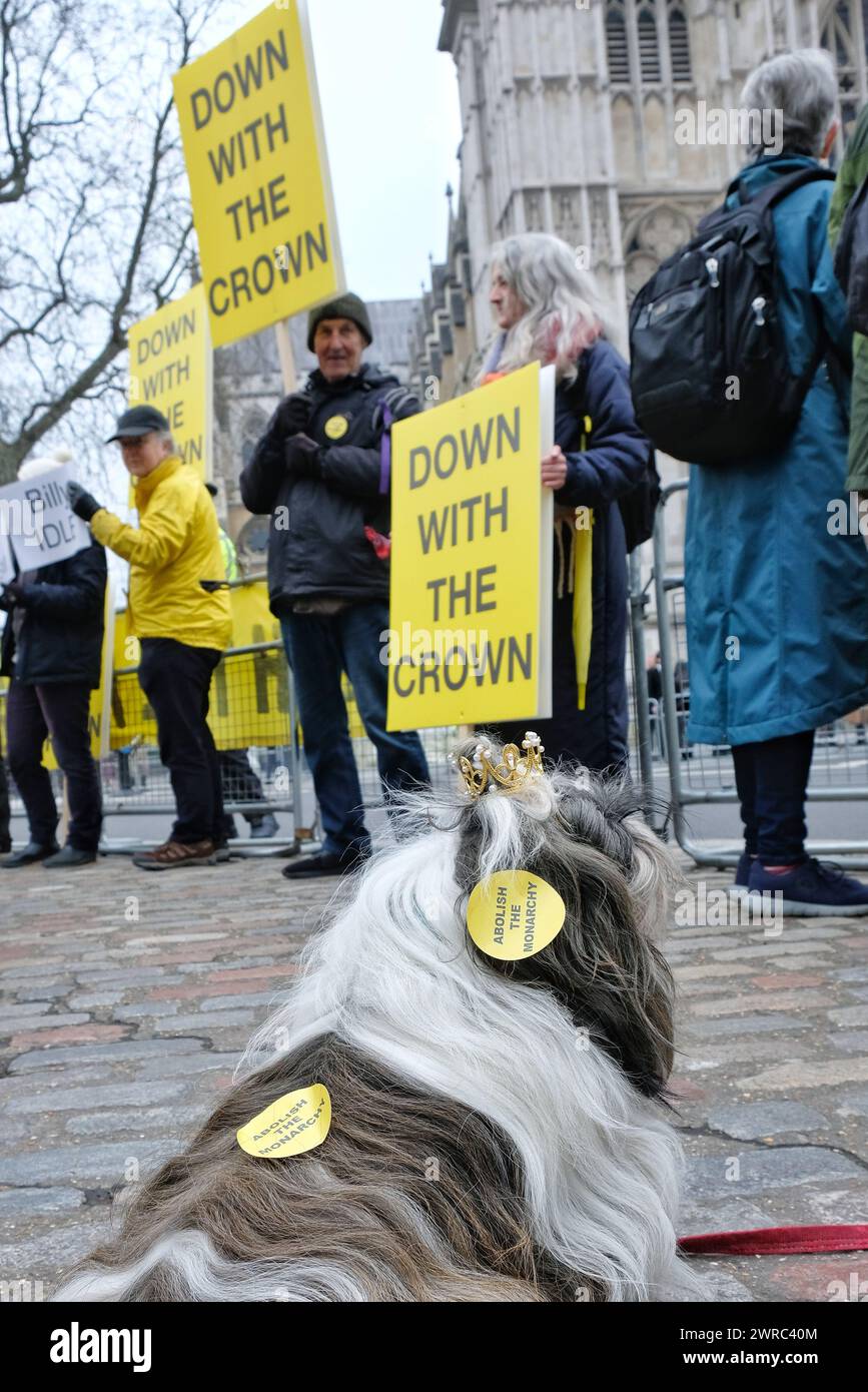 Londres, Royaume-Uni, 11 mars 2024. Protestataires anti-monarchie République a manifesté devant le service du Commonwealth Day à l'abbaye de Westminster. Crédit : onzième heure photographie/Alamy Live News Banque D'Images