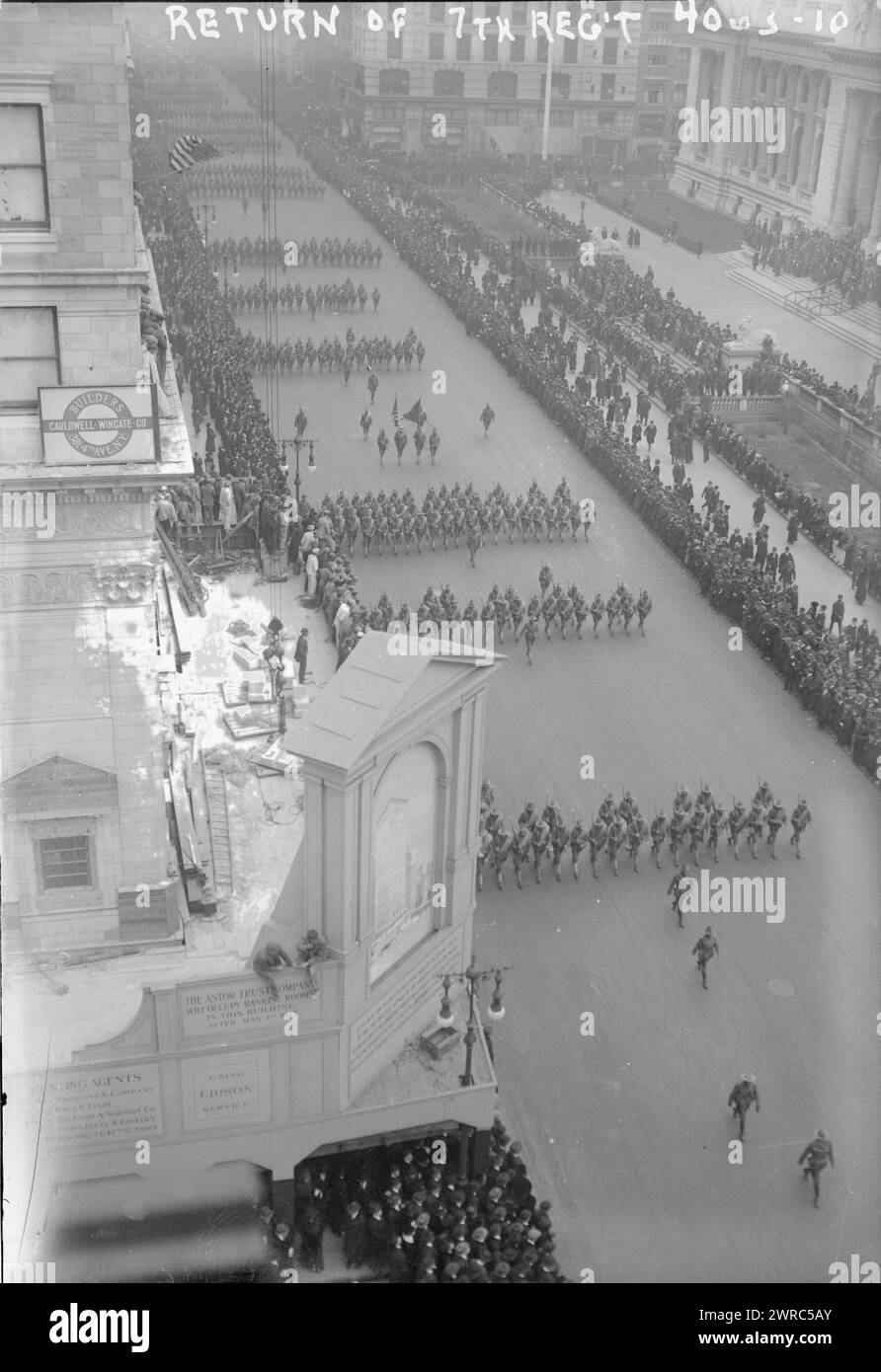 Retour du 7th Reg't, la photographie montre des soldats marchant vers le nord sur la Cinquième Avenue à New York. En haut à droite se trouve la bibliothèque publique de New York, à gauche se trouve l'Astor Trust Building. Le défilé a eu lieu le 28 novembre 1916 pour célébrer le retour du 7e régiment de la frontière mexicaine., 1916 novembre 28, négatifs en verre, 1 négatif : verre Banque D'Images Retour du 7th Reg't, la photographie montre des soldats marchant vers le nord sur la Cinquième Avenue à New York. En haut à droite se trouve la bibliothèque publique de New York, à gauche se trouve l'Astor Trust Building. Le défilé a eu lieu le 28 novembre 1916 pour célébrer le retour du 7e régiment de la frontière mexicaine., 1916 novembre 28, négatifs en verre, 1 négatif : verre Banque D'Images