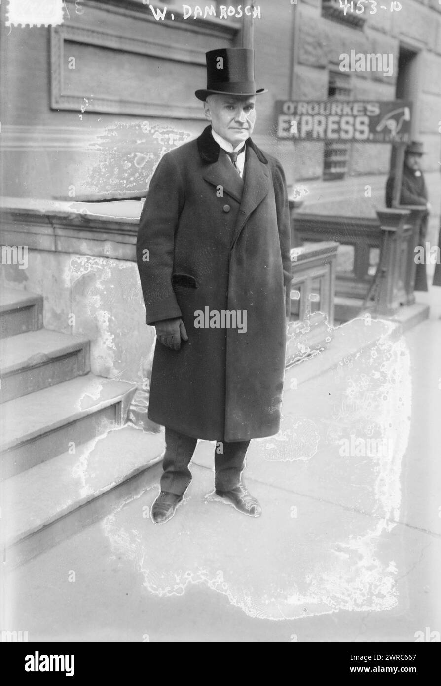 W. Damrosch, photographie montre Walter Damrosch (1862-1950), un chef d'orchestre et compositeur américain d'origine allemande qui, dans le cadre d'un quatuor, a joué du piano dans un concert au Carnegie Hall en mars 1917., entre CA. 1915 et env. 1920, négatifs en verre, 1 négatif : verre Banque D'Images