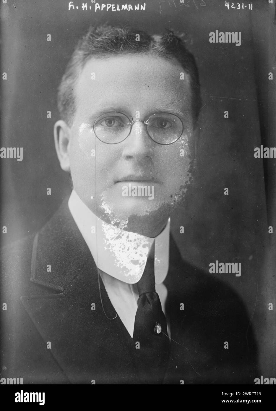 A.H. Applemann, photographie montre Anton H. Appelmann, professeur de langue et littérature allemandes à l'Université du Vermont qui a été accusé de conduite anti-américaine., entre CA. 1915 et env. 1920, négatifs en verre, 1 négatif : verre Banque D'Images
