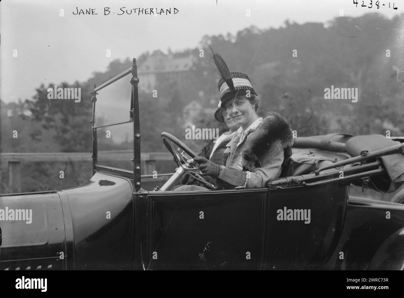 Jane B. Sutherland, photographie montre Jane B. Sutherland, qui a offert de mettre en place une unité d'ambulance américaine pour le service au front en France pendant la première Guerre mondiale, 1917, négatifs en verre, 1 négatif : verre Banque D'Images