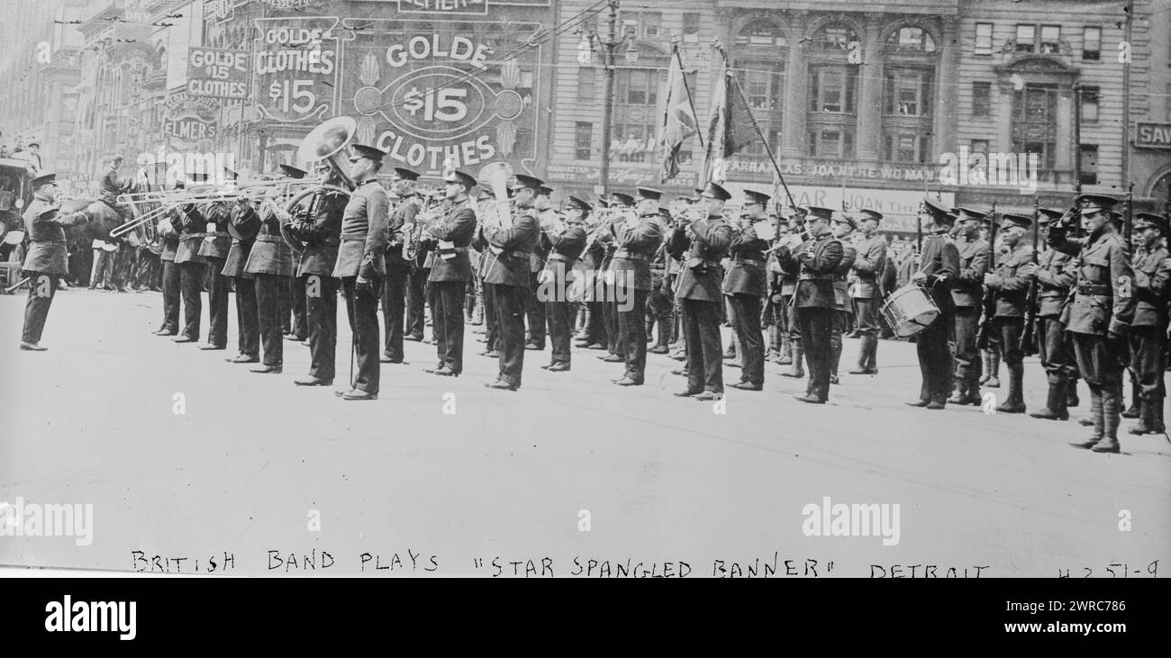 Un groupe britannique joue Star Spangled Banner Detroit, photographie montre des soldats britanniques participant à un défilé de la Croix-Rouge à Detroit, le 26 juin 1917 pendant la première Guerre mondiale, 1917 juin 26, Guerre mondiale, 1914-1918, négatifs en verre, 1 négatif : verre Banque D'Images