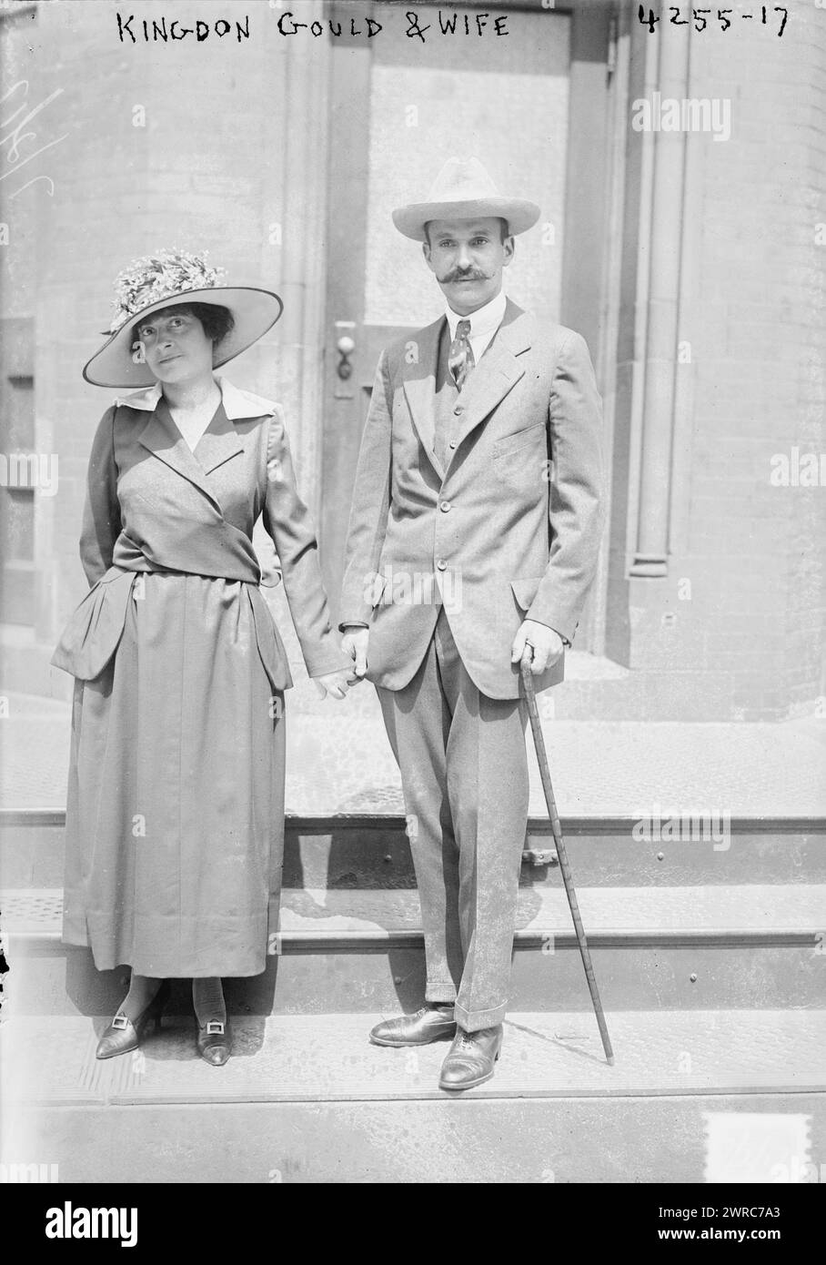 Kingdon Gould & Wife, photographie montre Lingdon Lucci (1890-1961) et Annunziata Camilla Maria Lucci (1890-1961) qui ont été marquées le 2 juillet 1917 à Manhattan, New York City., 1917 juillet 2, Glass Negative, 1 négatif : verre Banque D'Images