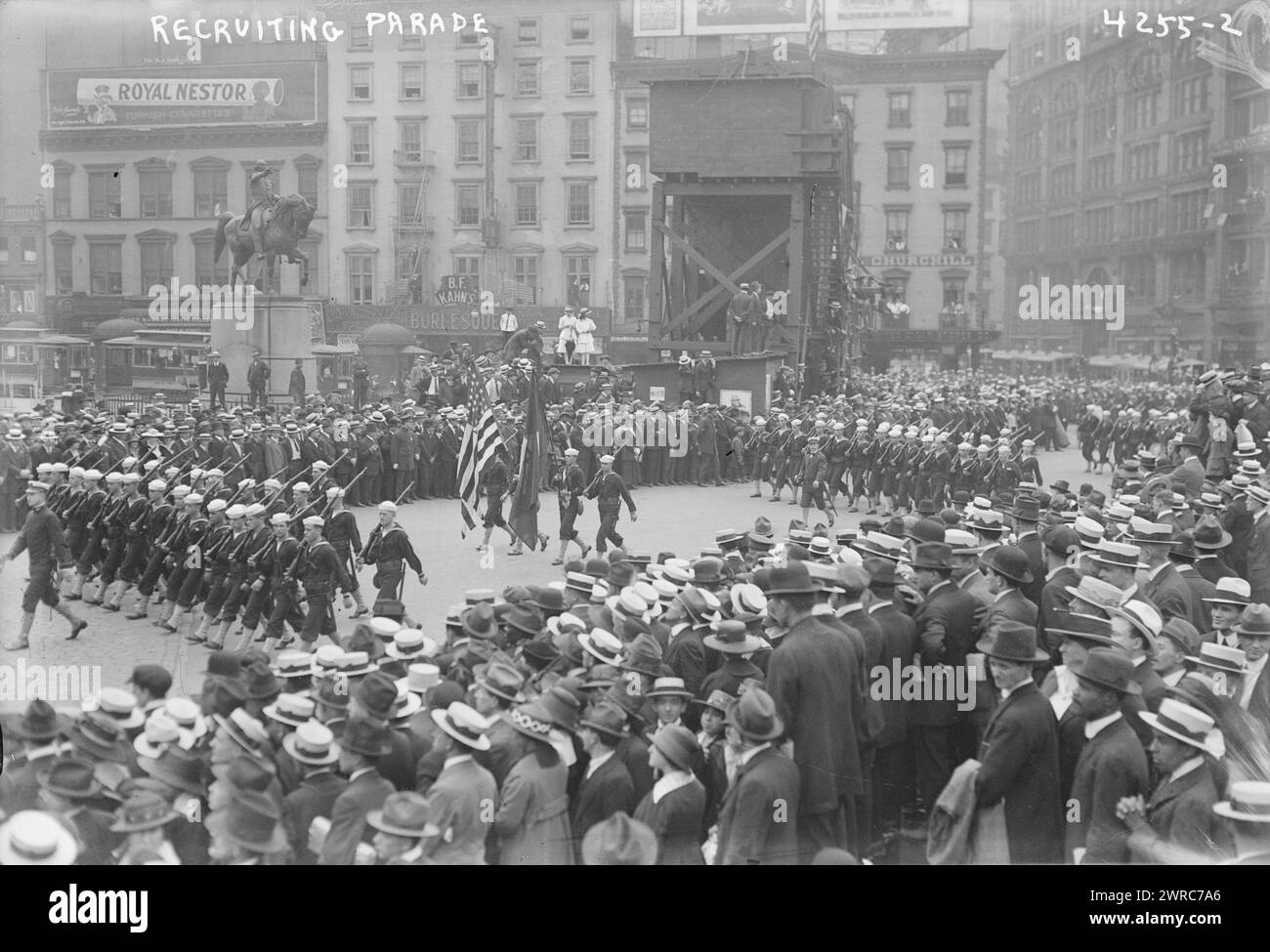 Parade de recrutement, photographie montre une parade pendant la première Guerre mondiale à Union Square, New York City., 1917, Guerre mondiale, 1914-1918, négatifs en verre, 1 négatif : verre Banque D'Images