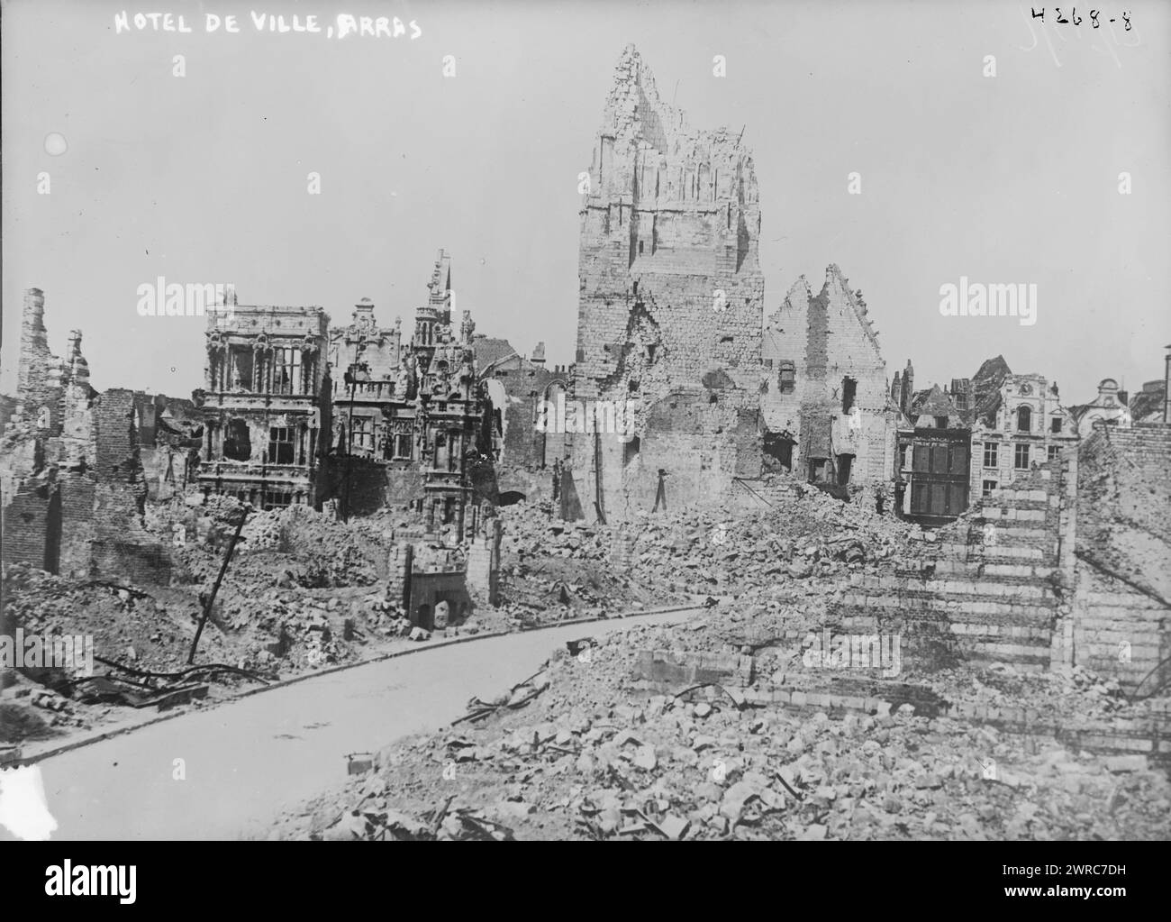 Hotel de ville, Arras, photographie montre les ruines de l'Hôtel de ville, Arras, France le 26 mai 1917 pendant la première Guerre mondiale, 1917 mai 26, Guerre mondiale, 1914-1918, négatifs en verre, 1 négatif : verre Banque D'Images