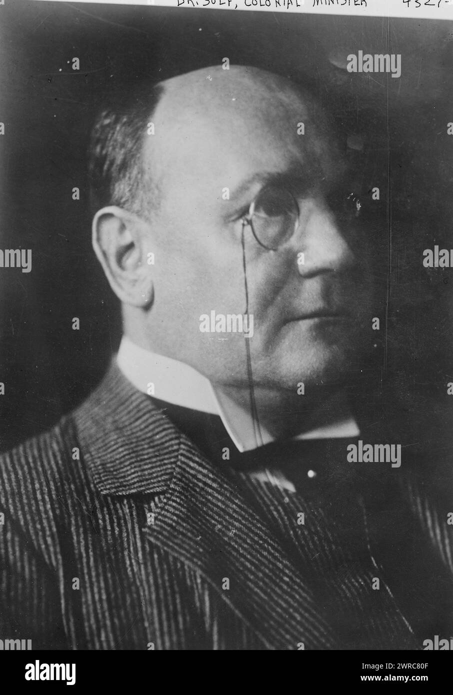 Dr Solf, ministre des colonies, photographie montre l'homme d'État allemand Wilhelm Heinrich Solf (1862-1936) qui a servi comme gouverneur du Samoa et secrétaire du Bureau des colonies allemandes., 1927 février 17, négatifs en verre, 1 négatif : verre Banque D'Images