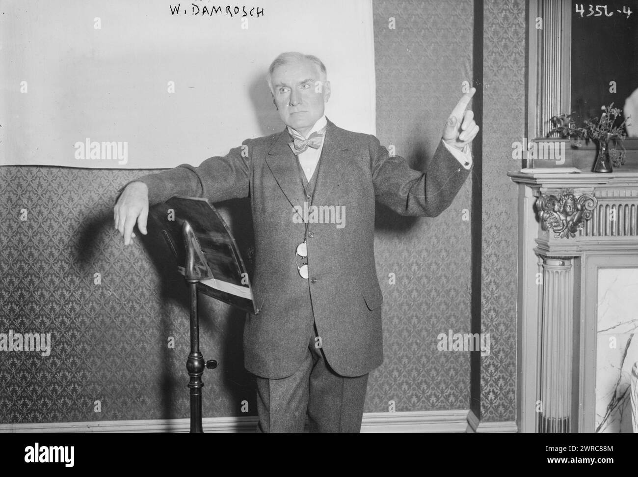 W. Damrosch, photographie montre le chef d'orchestre et compositeur allemand américain Walter Damrosch (1862-1950), qui a été directeur de l'Orchestre symphonique de New York., entre CA. 1915 et env. 1920, négatifs en verre, 1 négatif : verre Banque D'Images