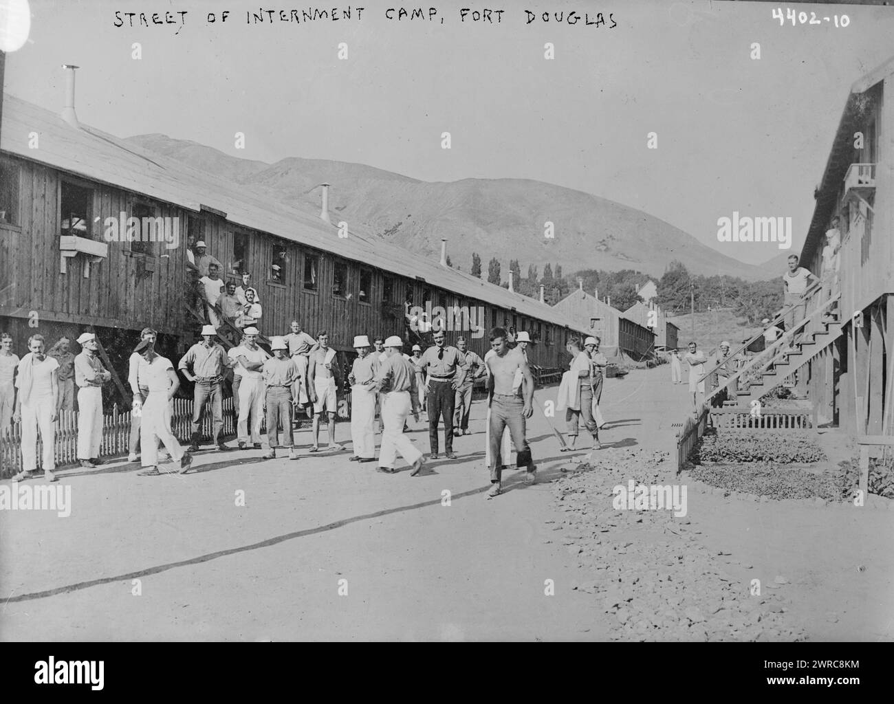 Rue du camp d'internement, Fort Douglas, entre CA. 1915 et env. 1920, négatifs en verre, 1 négatif : verre Banque D'Images