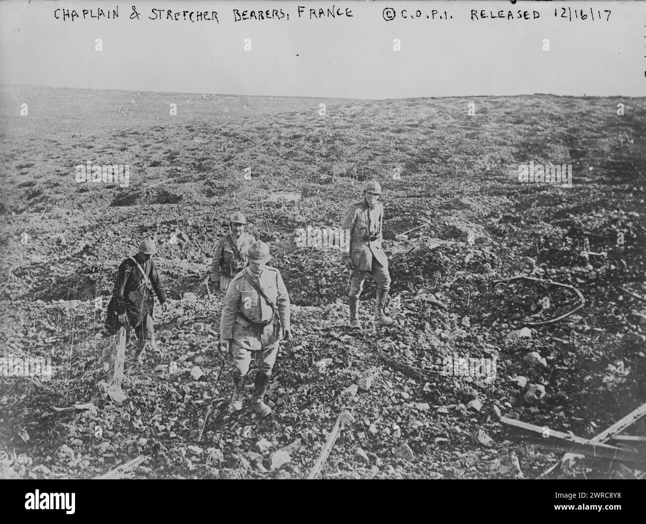 Aumônier et brancards, France, 1917 août 27, Guerre mondiale, 1914-1918, négatifs en verre, 1 négatif : verre Banque D'Images