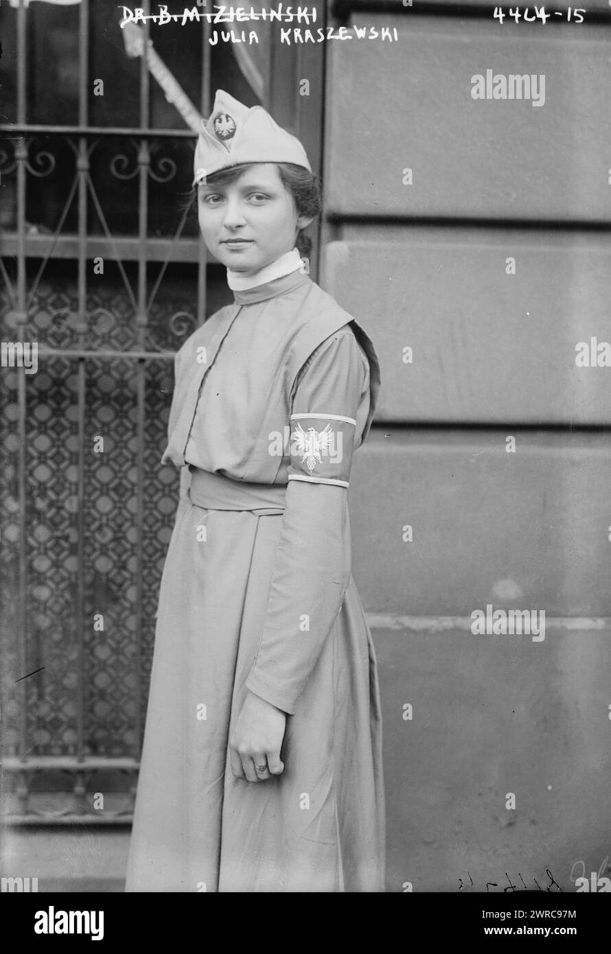 Julia Kraszewski, photographie montre une femme en uniforme. Probablement lié au travail des Falcons polonais basés à Pittsburgh, Pennsylvanie, pour recruter des Polonais américains dans l'armée polonaise pendant la première Guerre mondiale, entre CA. 1915 et 1918, Guerre mondiale, 1914-1918, négatifs en verre, 1 négatif : verre Banque D'Images