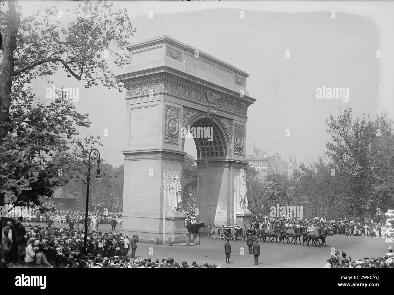 Mitchel Funeral, photographie montre les funérailles de John Purroy Mitchel (1879-1918) qui a été maire de New York de 1914 à 1917., 1918 juillet 11, négatifs en verre, 1 négatif : verre Banque D'Images