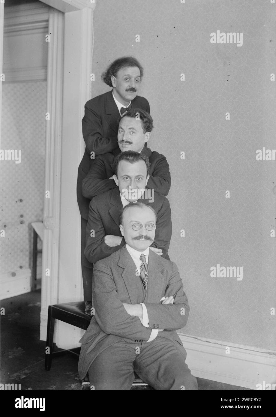 Flonzaleys, photographie montre le Quatuor Flonzaley, dont le violoniste Alfred Pochon (1878-1959), le violoniste Adolfo Betti (1875-1950), l'altiste Louis Bailly (1882-1974), et le violoncelliste Iwan d'Archambeau (1879-1955). 1915 et env. 1920, négatifs en verre, 1 négatif : verre Banque D'Images