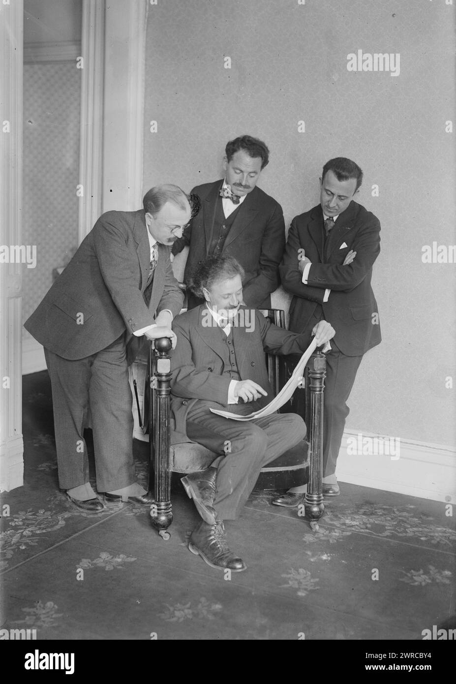 Flonzaleys, photographie montre le Quatuor Flonzaley, dont le violoniste Alfred Pochon (1878-1959), le violoniste Adolfo Betti (1875-1950), l'altiste Louis Bailly (1882-1974), et le violoncelliste Iwan d'Archambeau (1879-1955). 1915 et env. 1920, négatifs en verre, 1 négatif : verre Banque D'Images