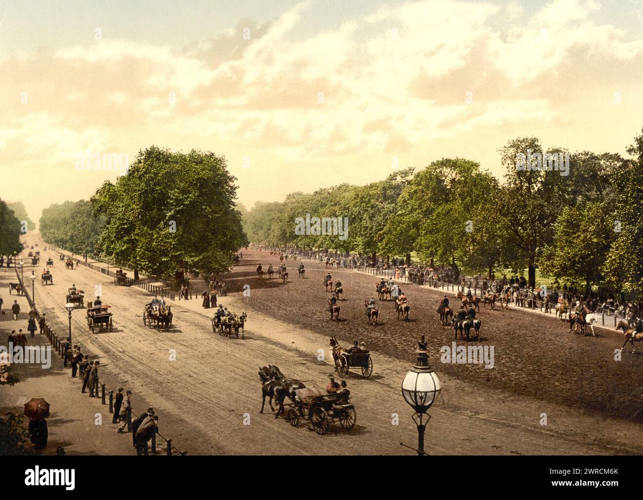 Rotten Row et Hyde Park Corner, Londres, Angleterre, entre CA. 1890 et env. 1900., Angleterre, Londres, couleur, 1890-1900 Banque D'Images