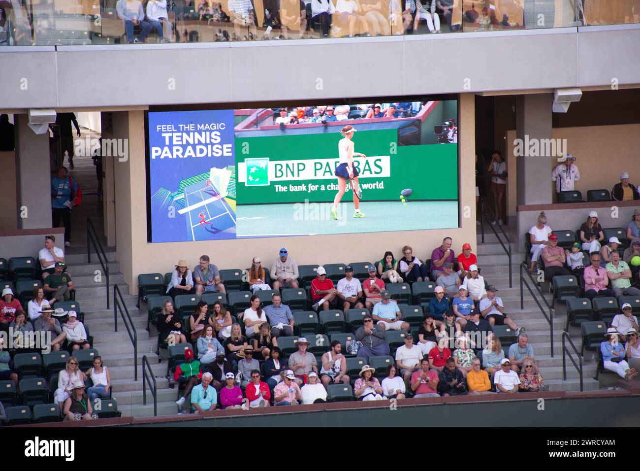 2024 Indian Wells Open, stade 2, les sièges sont pleins de fans acclamés Banque D'Images