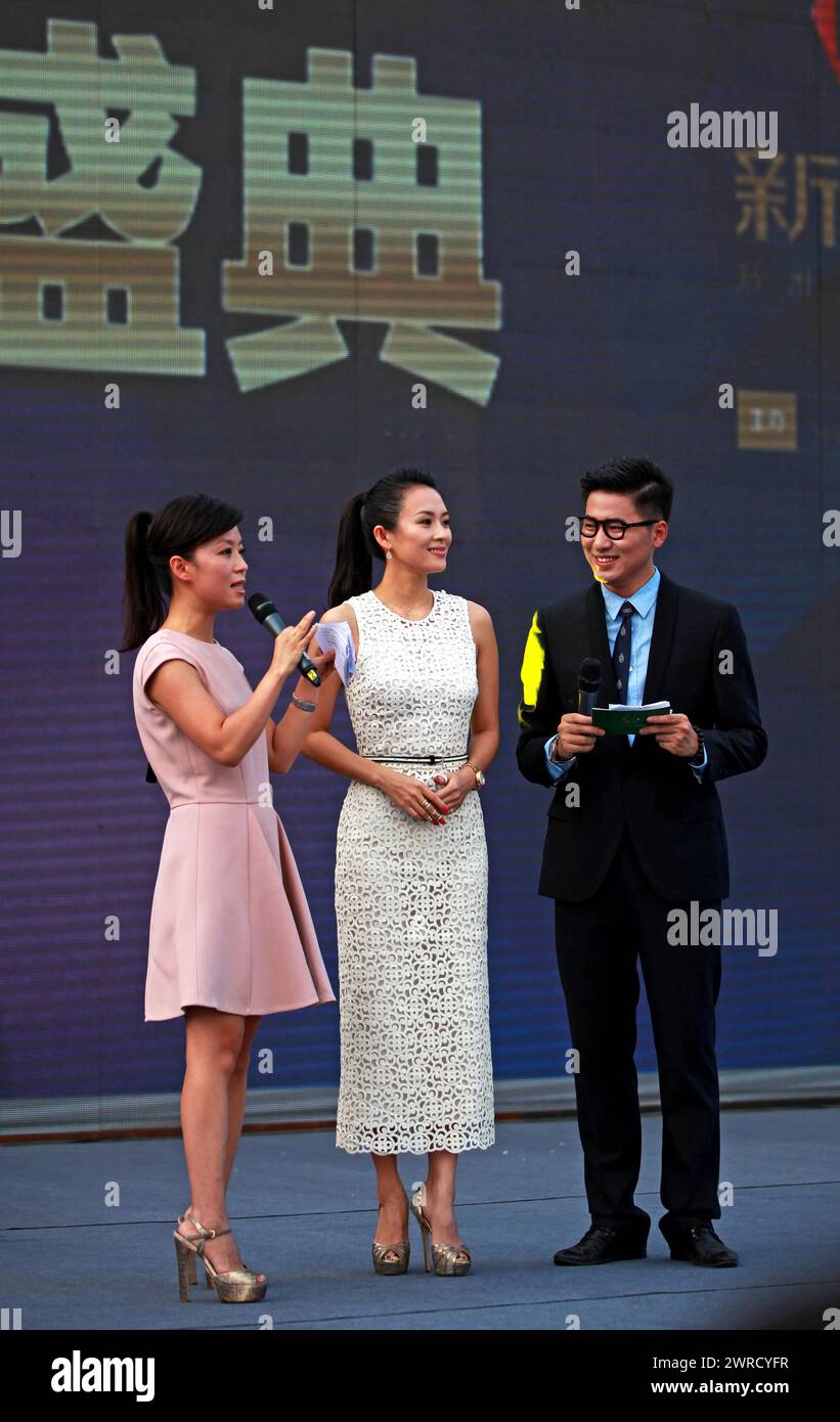ZHENGZHOU, CHINE - AUGUST 17, 2013 - (FILE) L'actrice Zhang Ziyi assiste à un événement de célébration dans une propriété de Zhengzhou, province du Henan, Chine, le 1er août Banque D'Images