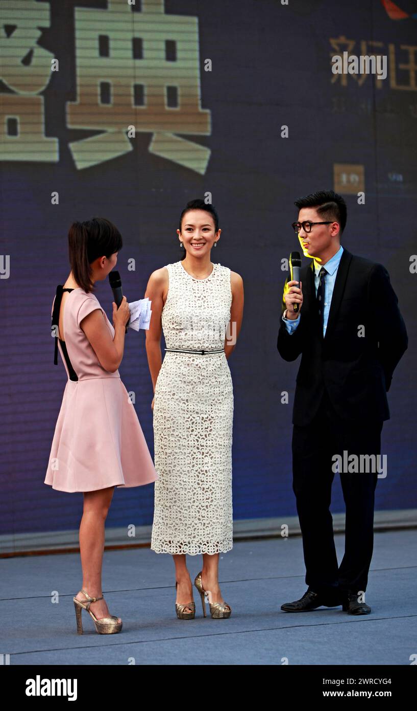 ZHENGZHOU, CHINE - AUGUST 17, 2013 - (FILE) L'actrice Zhang Ziyi assiste à un événement de célébration dans une propriété de Zhengzhou, province du Henan, Chine, le 1er août Banque D'Images