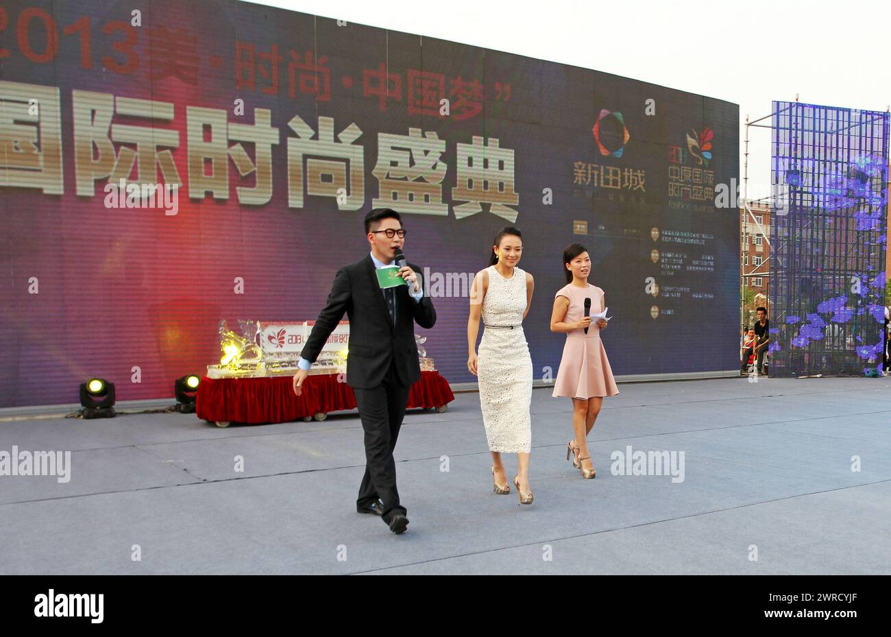ZHENGZHOU, CHINE - AUGUST 17, 2013 - (FILE) L'actrice Zhang Ziyi assiste à un événement de célébration dans une propriété de Zhengzhou, province du Henan, Chine, le 1er août Banque D'Images