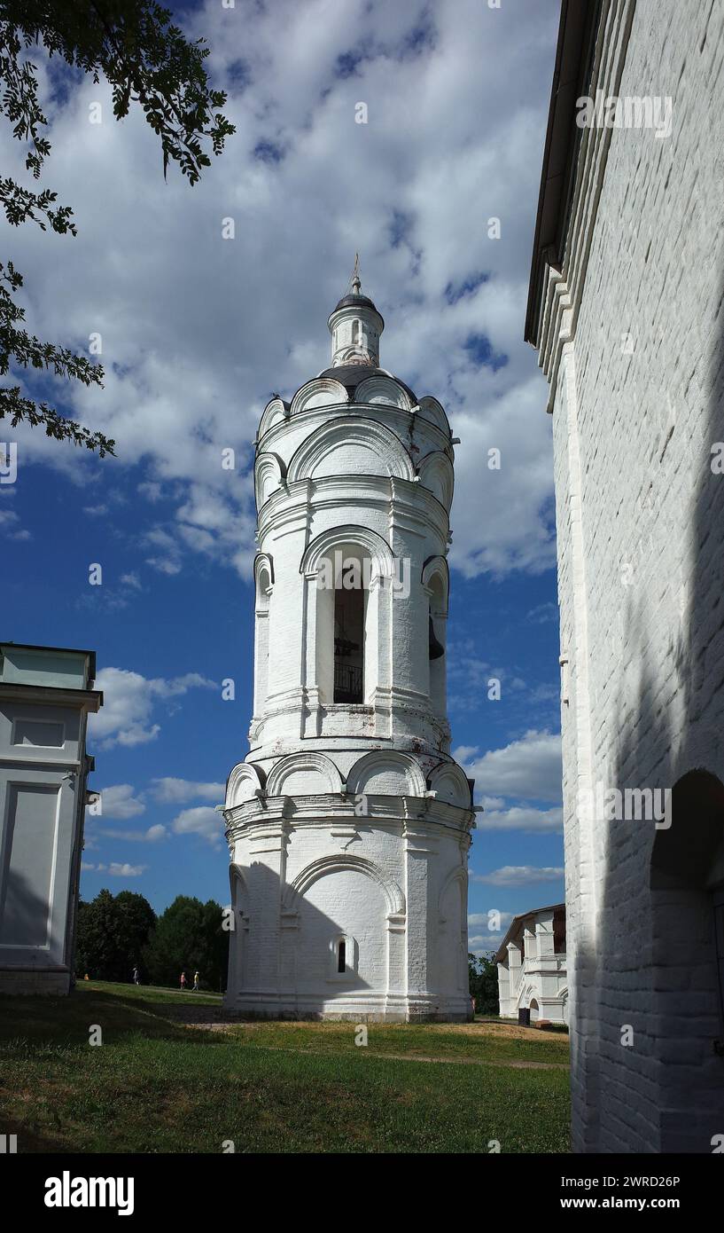 Clocher de l'église de compris George le victorieux dans le musée réserve Kolomenskoye. Architecture russe médiévale Banque D'Images