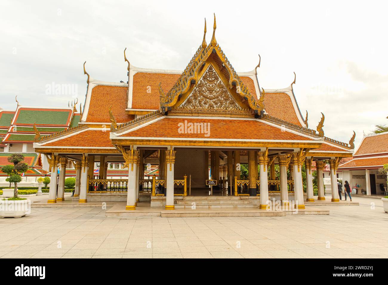 Wat Ratchanatdaram Woravihara Loha Prasat est un temple bouddhiste situé à l'intersection entre Ratchadamnoen Klang et Maha Chai Road, à Phra Nak Banque D'Images