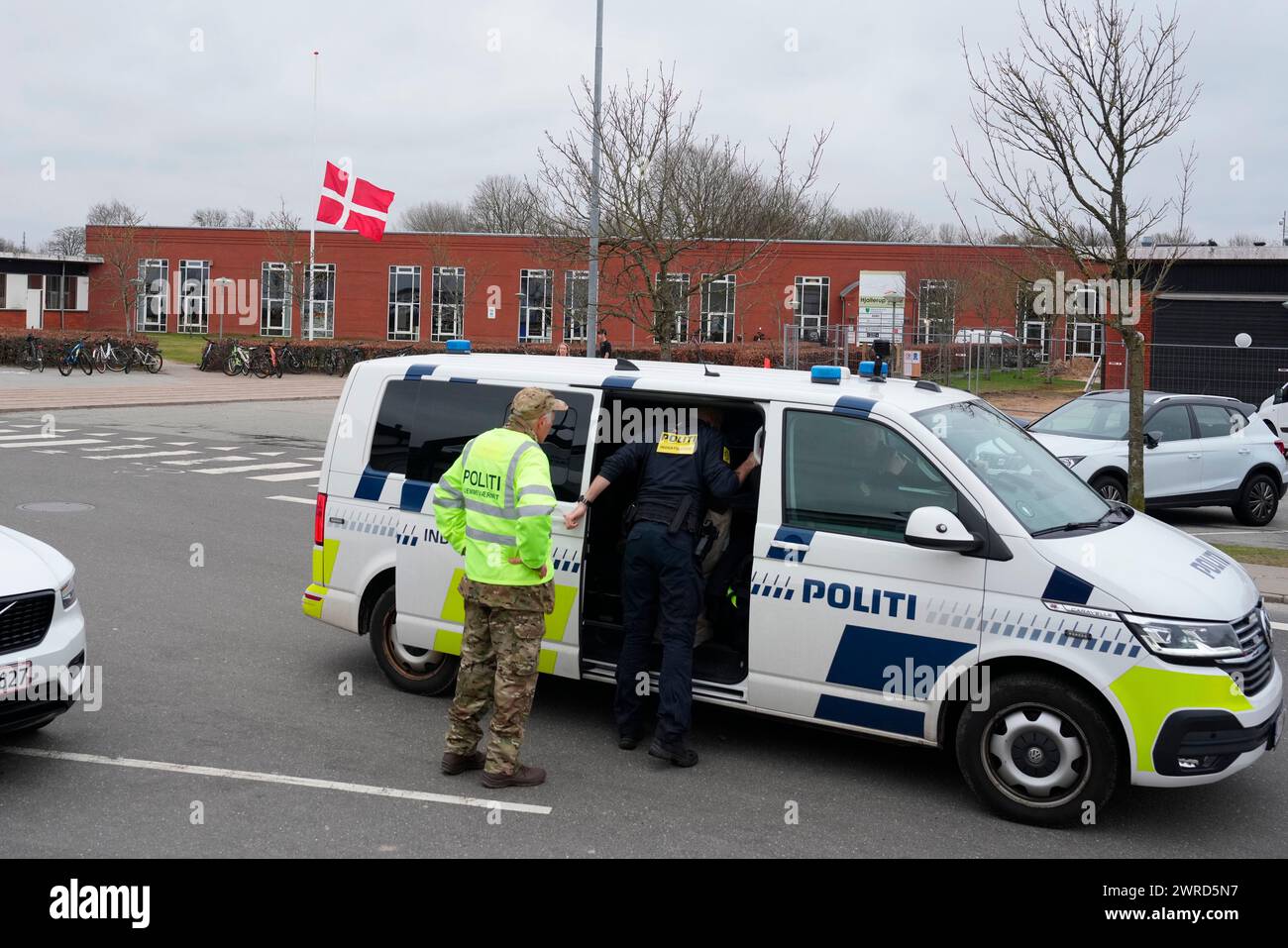 École Hjallerup à Hjallerup dans le Jutland du Nord, Danemark, mardi 12 mars 2024. Un garçon de 17 ans a été arrêté pour le meurtre d'une fillette de 13 ans à Hjallerup Banque D'Images