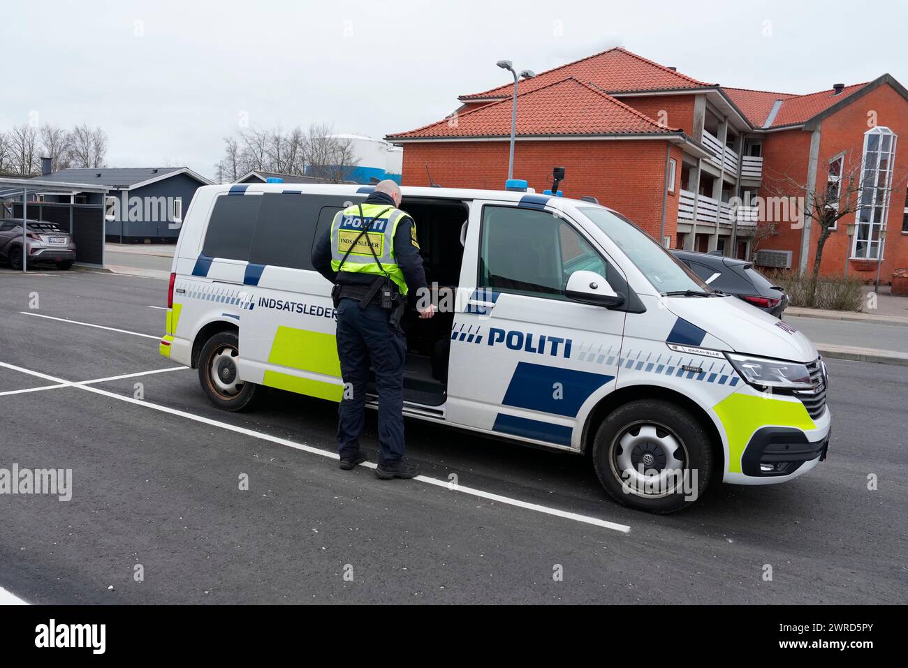 La police me présente à Hjallerup dans le Jutland du Nord, Danemark, le mardi 12 mars 2024. Un garçon de 17 ans a été arrêté pour le meurtre d'une fillette de 13 ans à Hjallerup. Banque D'Images