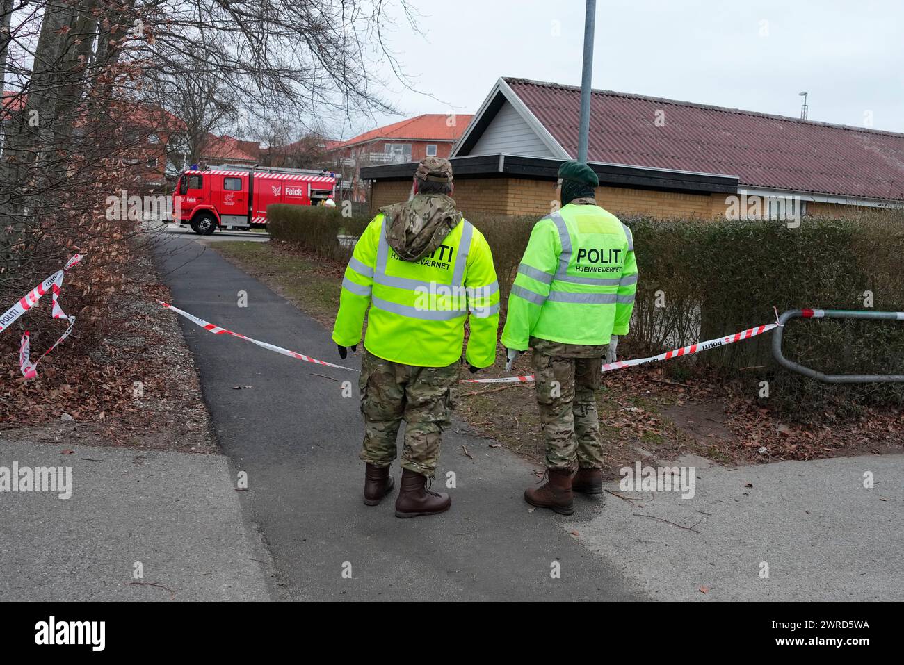 La police me présente à Hjallerup dans le Jutland du Nord, Danemark, le mardi 12 mars 2024. Un garçon de 17 ans a été arrêté pour le meurtre d'une fillette de 13 ans à Hjallerup. Banque D'Images