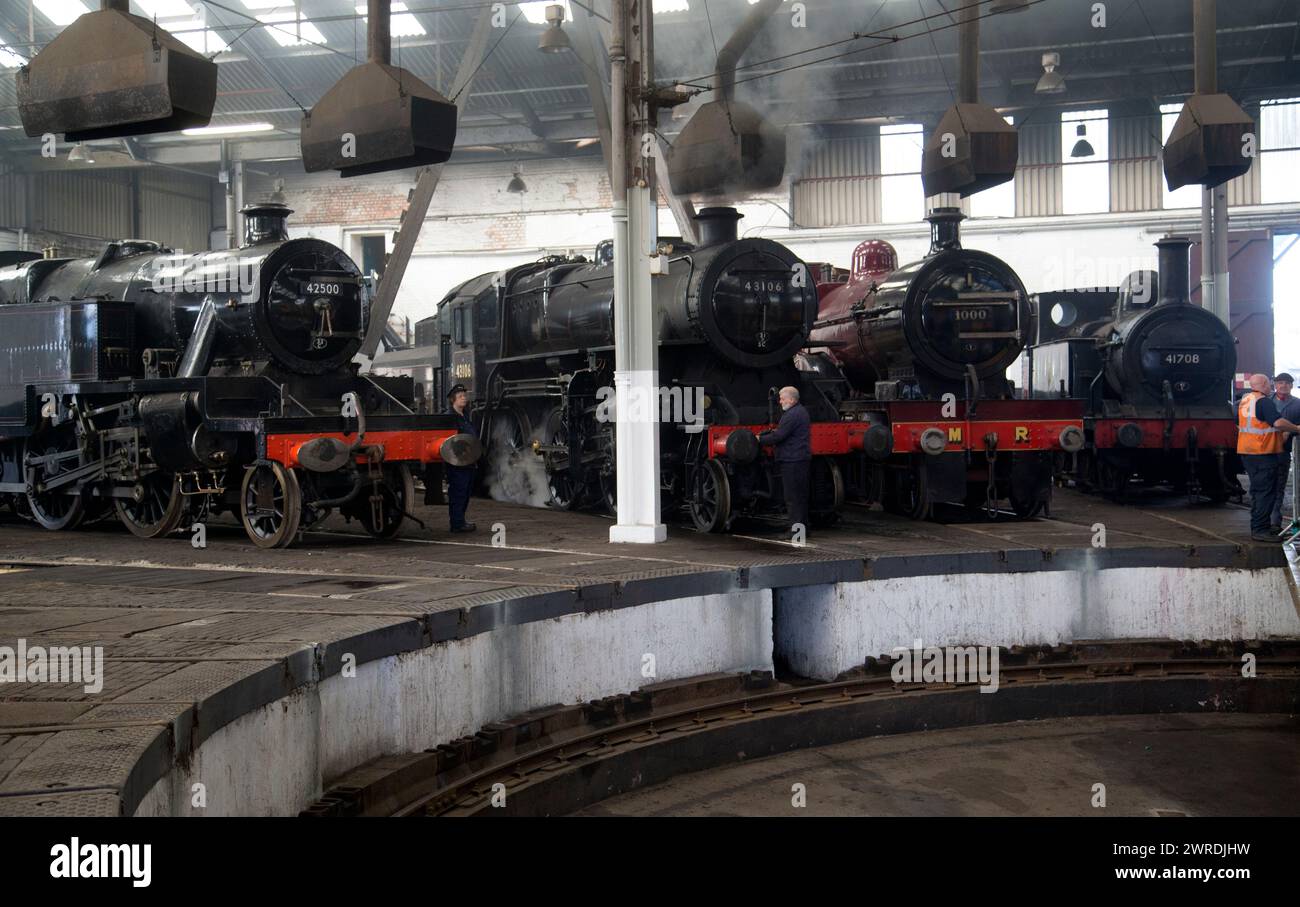 25/09/15 les trains à vapeur utilisent le plateau tournant dans la seule ronde opérationnelle restante de Grande-Bretagne à Barrow Hill. L'événement de trois jours 'Barrow Hill '65 – t Banque D'Images