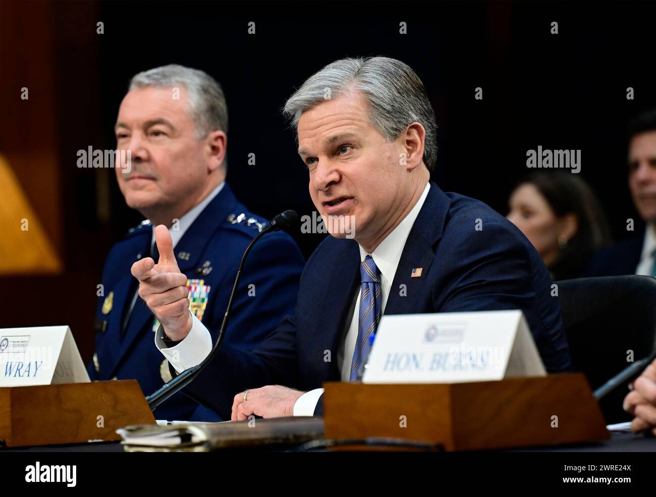 Christopher A Wray, directeur du Federal Bureau of investigation (FBI), témoigne lors de l'audience du Comité spécial du Sénat américain sur le renseignement pour examiner les menaces mondiales dans le bâtiment du bureau du Sénat Hart sur Capitol Hill à Washington, DC le lundi 11 mars 2024.Credit : Ron Sachs/CNP/MediaPunch Banque D'Images