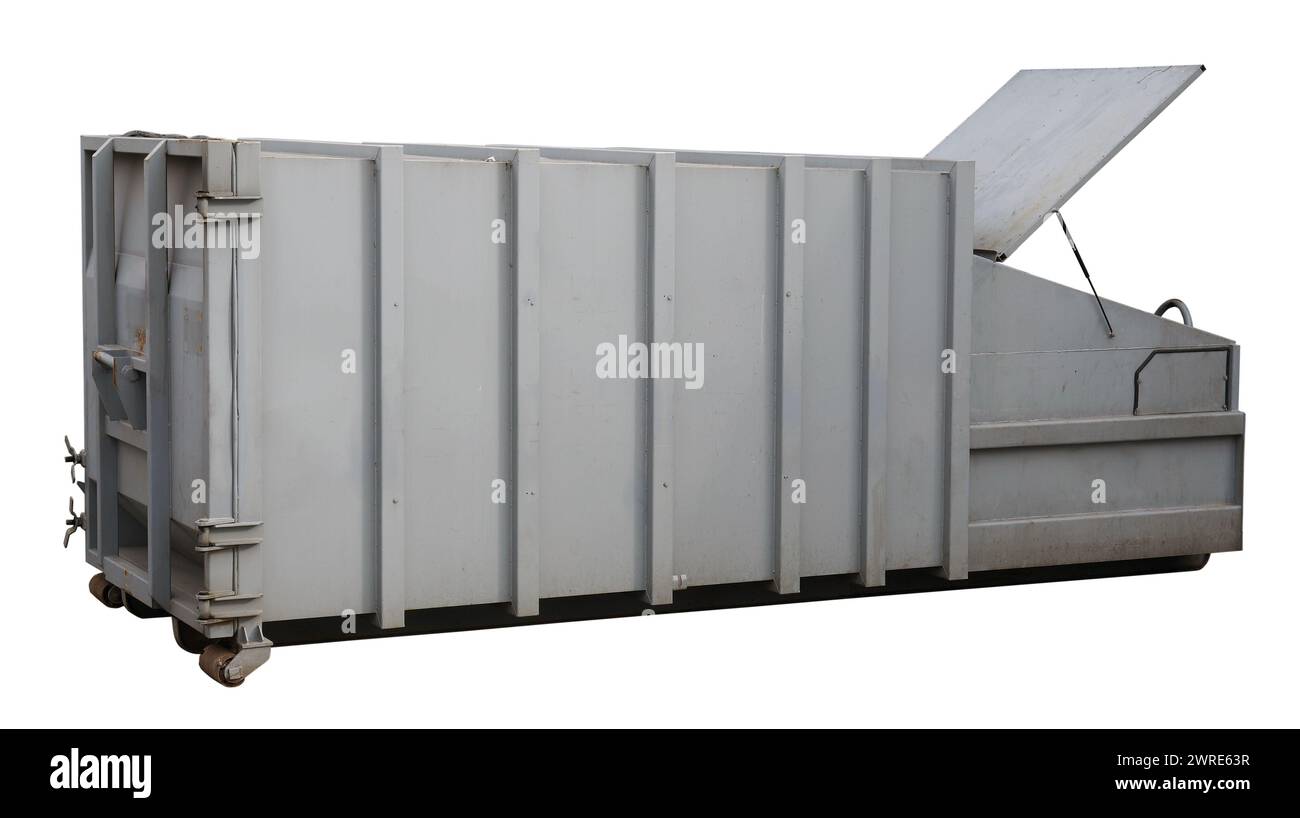 Grand conteneur en acier pour déchets industriels isolé sur blanc Banque D'Images