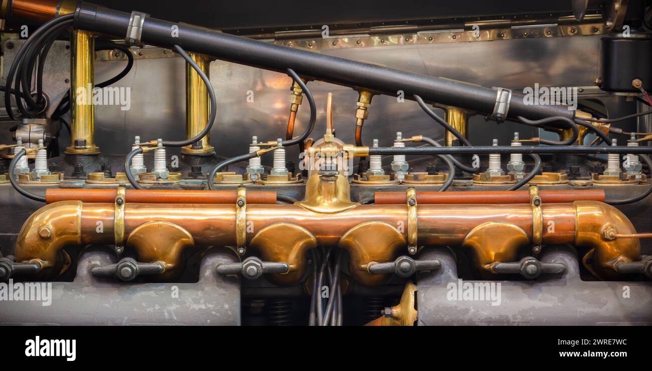 Vue latérale du moteur d'une voiture de luxe britannique du début du XXe siècle Banque D'Images