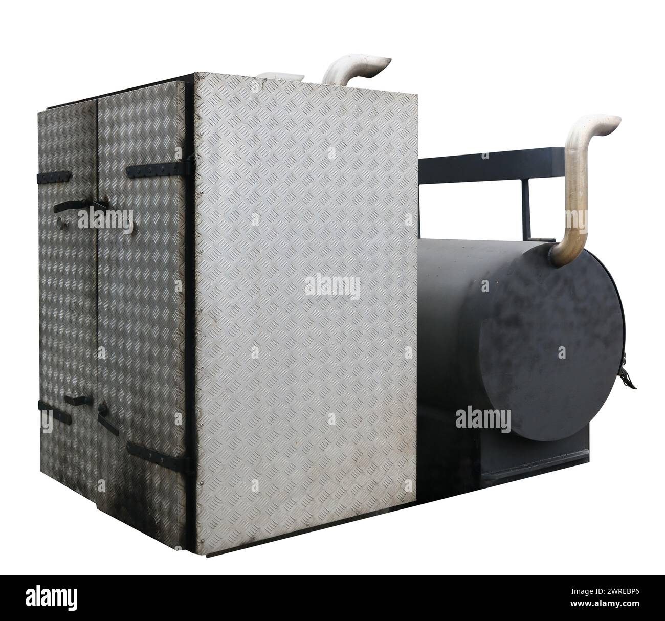 Générateur de fumée maison pour fumer du poisson et de la viande en acier inoxydable. Isolé sur blanc Banque D'Images Générateur de fumée maison pour fumer du poisson et de la viande en acier inoxydable. Isolé sur blanc Banque D'Images