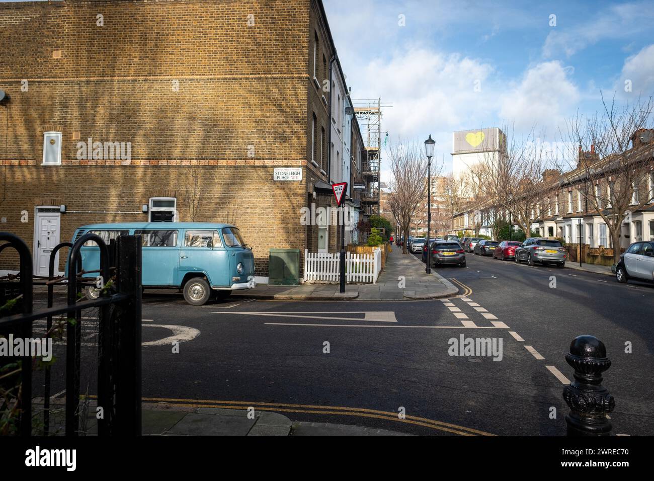 LONDRES - 22 JANVIER 2024 : quartier résidentiel et Grenfell Tower à Kensington et Chelsea près de Latimer Road, W11 Banque D'Images