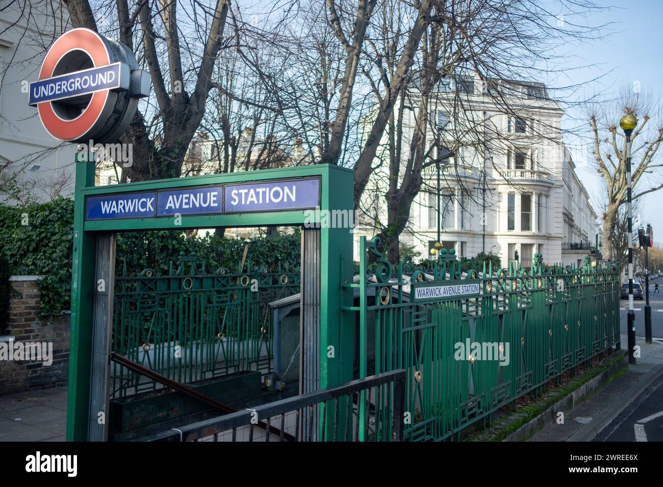 LONDRES - 24 JANVIER 2024 : Warwick Avenue Underground Station, une station de métro dans le quartier de Little Venice dans le nord-ouest de Londres Banque D'Images