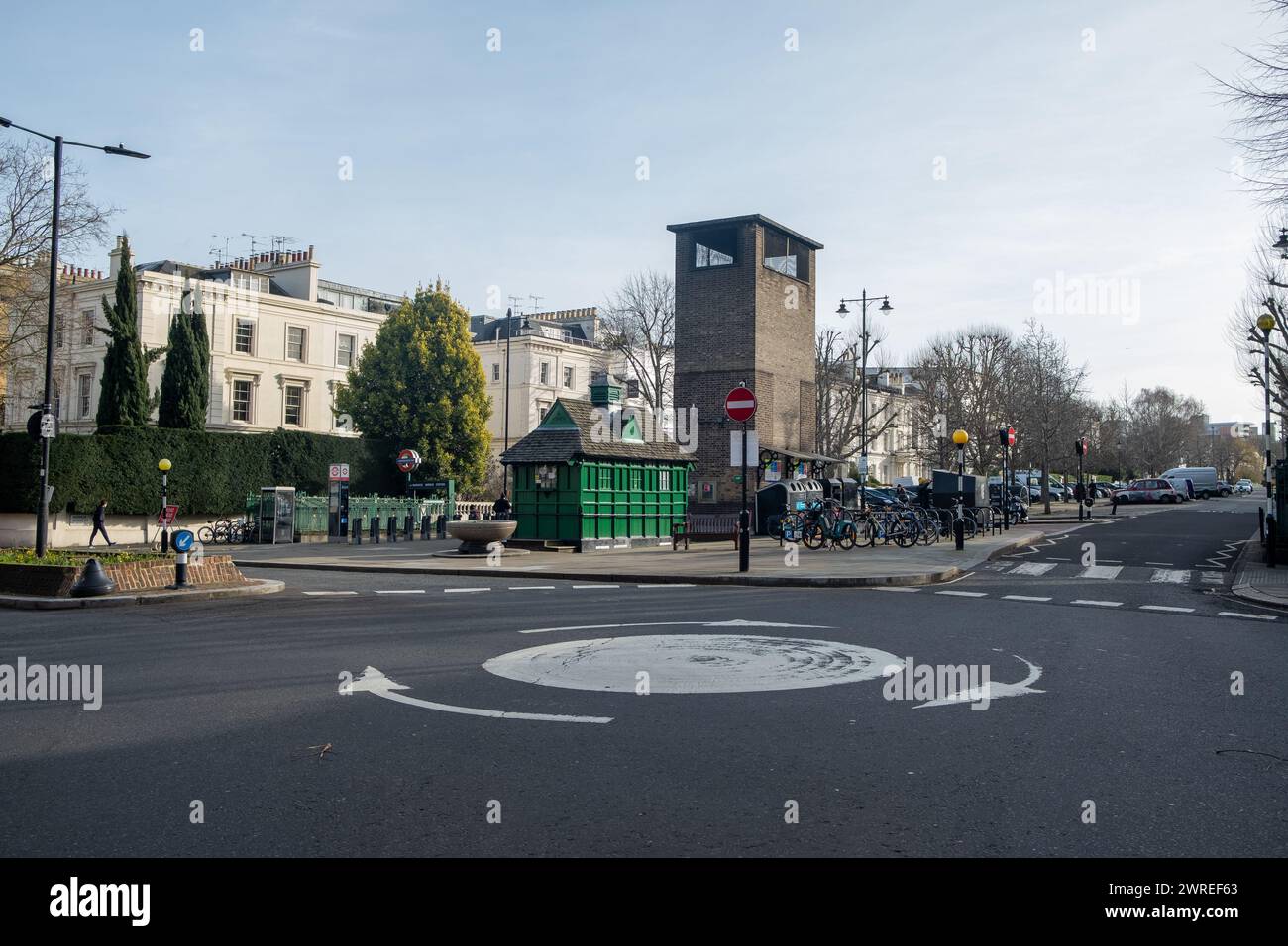 LONDRES - 24 JANVIER 2024 : Warwick Avenue Underground Station, une station de métro dans le quartier de Little Venice dans le nord-ouest de Londres Banque D'Images