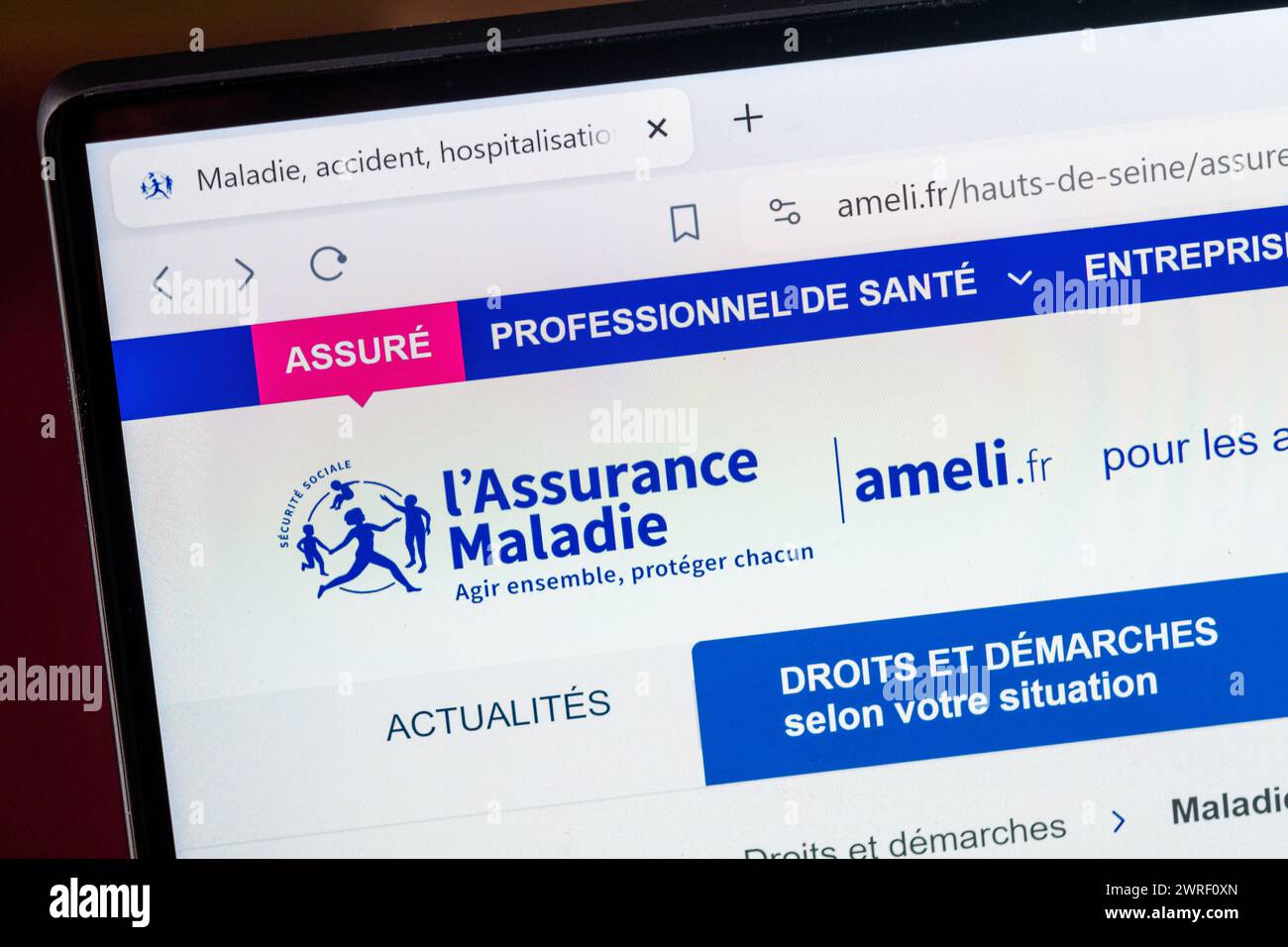 Gros plan sur le site 'ameli.fr' de l'assurance maladie française permettant aux personnes d'effectuer des démarches administratives pour l'assurance maladie en ligne Banque D'Images