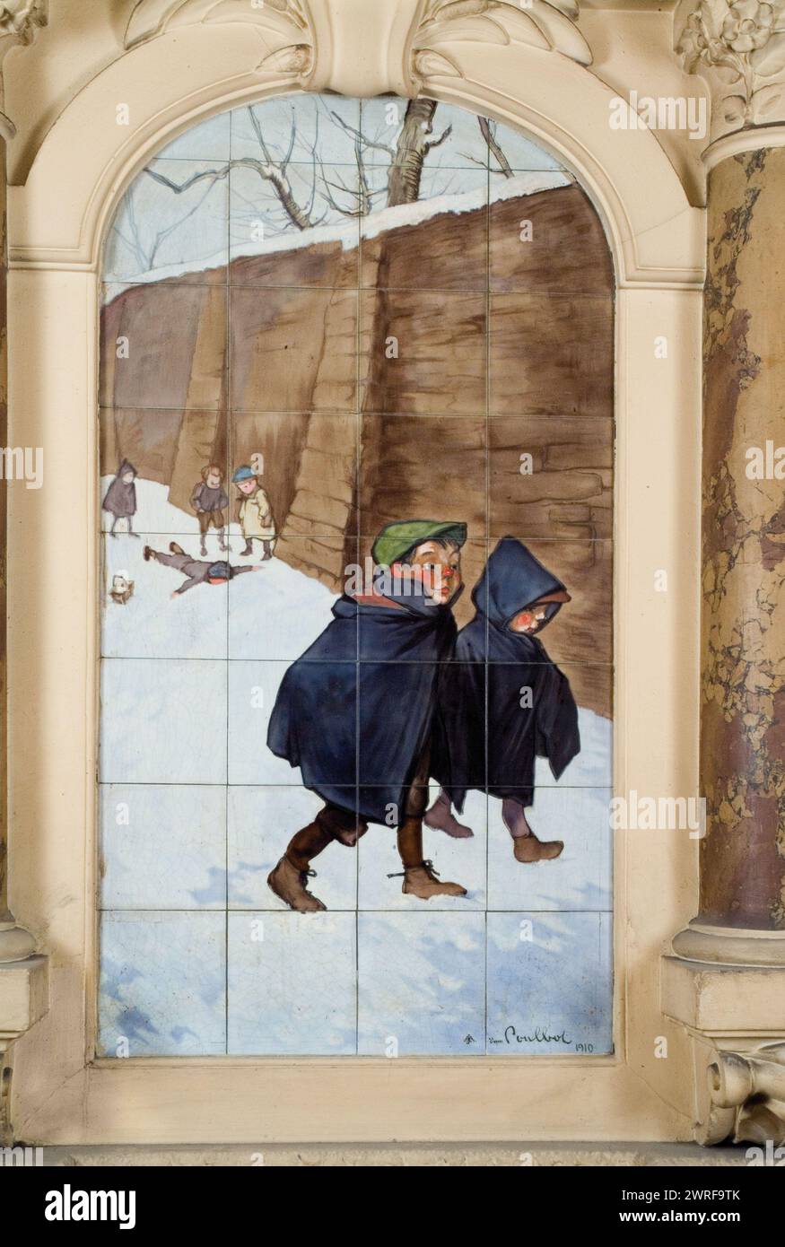 Francisque POULBOT (1879-1946) douze panneaux sur le thème des quatre saisons signés A. Arnoux, boulanger et Cie, Choisy-le-Roi ; daté de 1910. Au 43 bis rue Damrémont, Paris 75018 pour un ancien établissement de bains douches. Francisque POULBOT(1879–1946) douze panneaux sur le thème des quatre saisons produites A. Arnoux, boulanger et Cie, Choisy-le-Roi ; datés 1910. Au 43 bis rue Damrémont, Paris XVIIIe, pour un ancien établissement de bains-douches. Banque D'Images