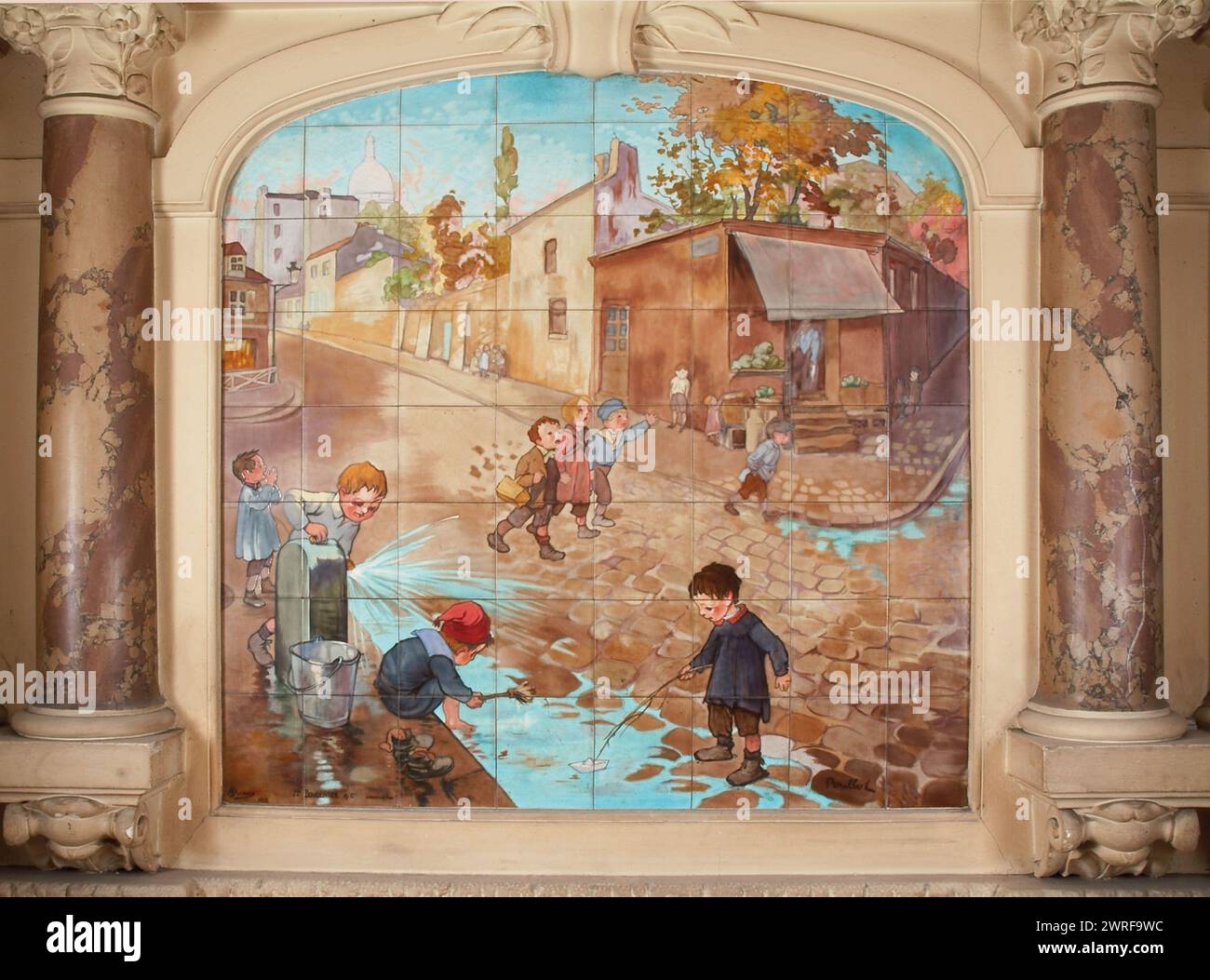 Francisque POULBOT (1879-1946) douze panneaux sur le thème des quatre saisons signés A. Arnoux, boulanger et Cie, Choisy-le-Roi ; daté de 1910. Au 43 bis rue Damrémont, Paris 75018 pour un ancien établissement de bains douches. Francisque POULBOT(1879–1946) douze panneaux sur le thème des quatre saisons produites A. Arnoux, boulanger et Cie, Choisy-le-Roi ; datés 1910. Au 43 bis rue Damrémont, Paris XVIIIe, pour un ancien établissement de bains-douches. Banque D'Images