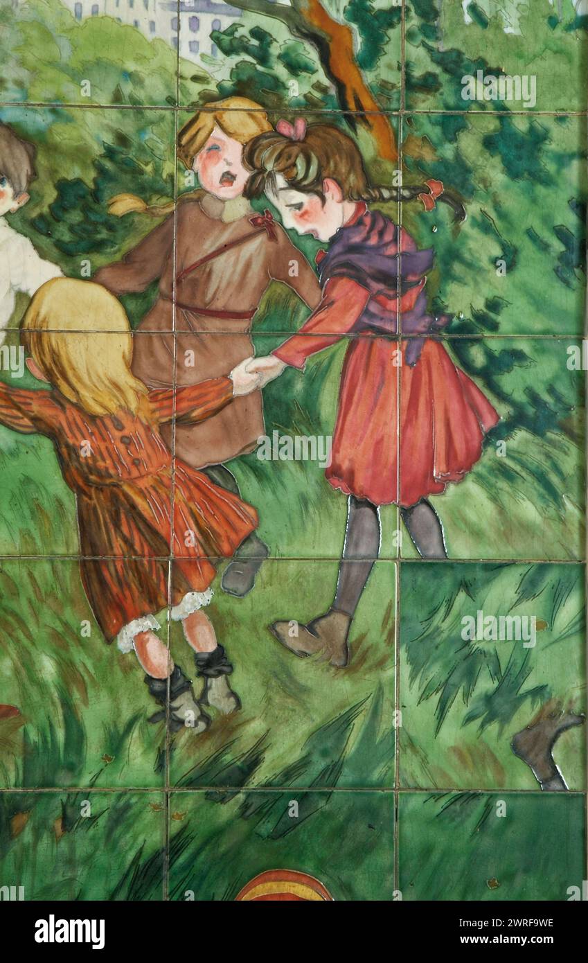 Francisque POULBOT (1879-1946) douze panneaux sur le thème des quatre saisons signés A. Arnoux, boulanger et Cie, Choisy-le-Roi ; daté de 1910. Au 43 bis rue Damrémont, Paris 75018 pour un ancien établissement de bains douches. Francisque POULBOT(1879–1946) douze panneaux sur le thème des quatre saisons produites A. Arnoux, boulanger et Cie, Choisy-le-Roi ; datés 1910. Au 43 bis rue Damrémont, Paris XVIIIe, pour un ancien établissement de bains-douches. Banque D'Images