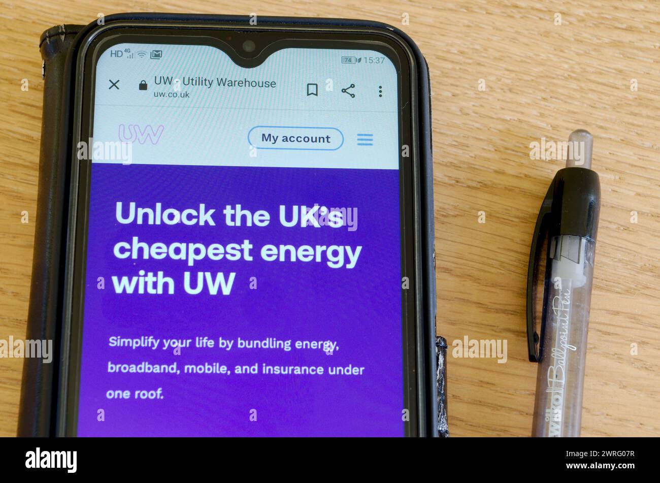 Site Web de l'entrepôt utilitaire sur un smartphone Banque D'Images