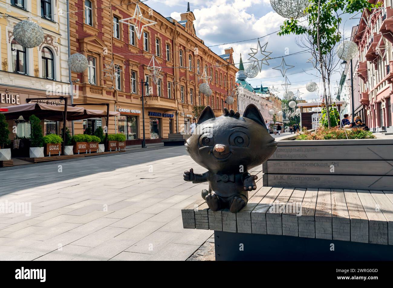 Nijni Novgorod, Russie, 30 mai 2023. Figure d'un chat pou. Bolshaya Pokrovskaya Rue piétonne centrale. Un des sites touristiques de la ville, souvent Banque D'Images