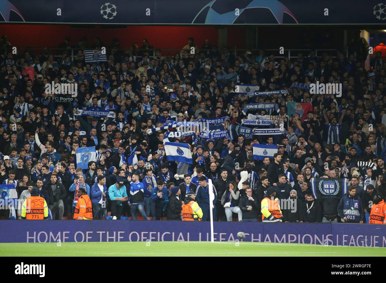 Londres, Royaume-Uni. 12 mars 2024. Londres, le 12 mars 2024 : les fans de Porto lors de la manche de la Ligue des Champions de l'UEFA du 16e match de deuxième manche entre Arsenal et le FC Porto à l'Emirates Stadium, Londres, Angleterre. (Pedro Soares/SPP) crédit : photo de presse SPP Sport. /Alamy Live News Banque D'Images