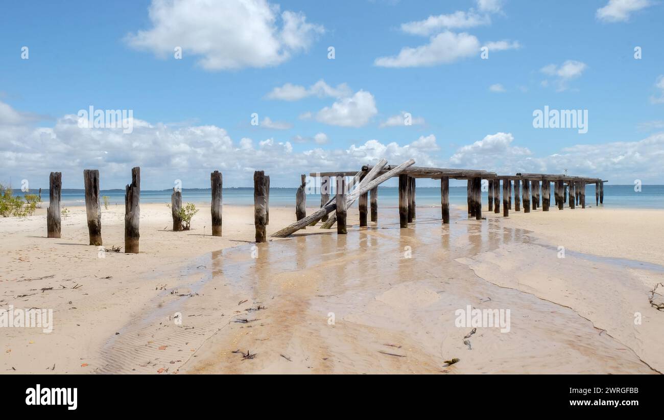 Un quai délabré sur K'gari (Fraser Island) Banque D'Images