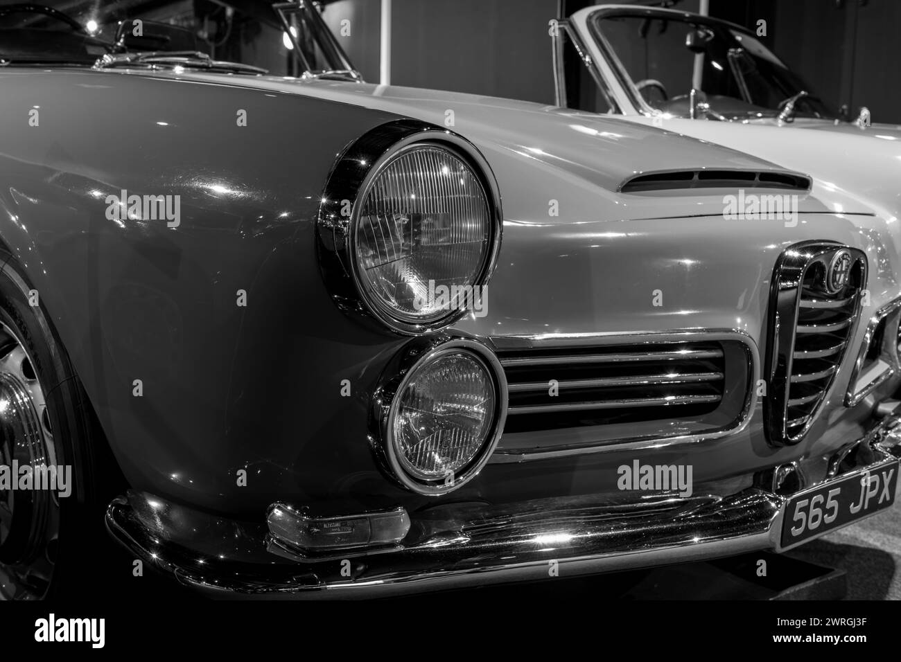 Sparkford.Somerset.United Kingdom.7 janvier 2024.une Alfa Romeo 2600 Spider de 1963 est exposée au Haynes Motor Museum de Somerset Banque D'Images