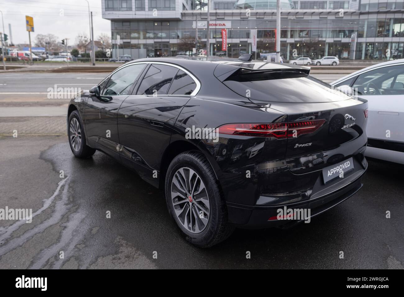 Noir élégant voiture électrique moderne Jaguar I-Pace, marque transnationale constructeur automobile Jaguar Land Rover, transport durable, Indian Tat Banque D'Images