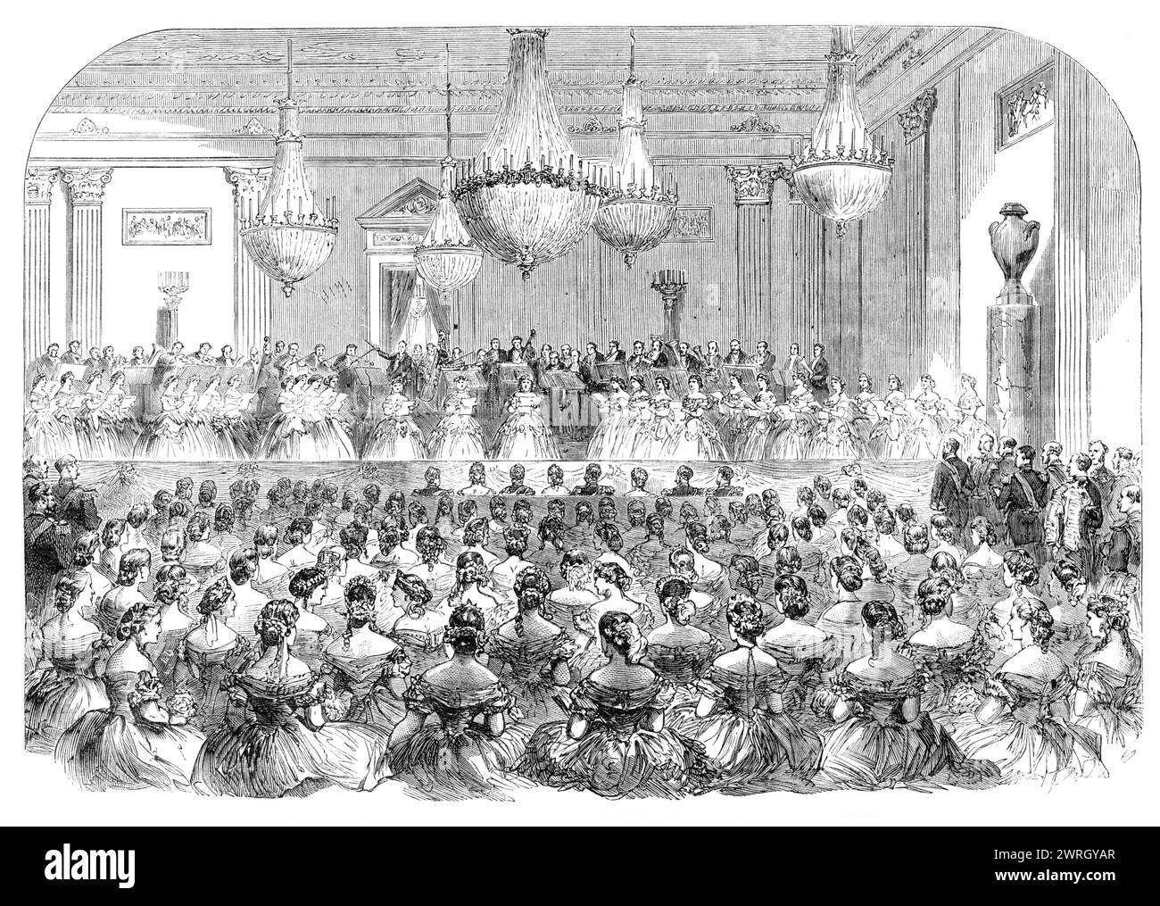 Visite du Prince et de la Princesse de Galles au Danemark : concert au Palais Christiansborg à Copenhague, 1864. Le futur roi Édouard VII et la reine Alexandra «... étaient présents à un grand divertissement offert [en leur honneur] par le roi de Danemark [père de la princesse de Galles] au palais de Christiansborg aux officiers de la Garde burgher, aux volontaires, et les officiers principaux de l'escadron royal britannique. Le prince Wilhelm, père de la reine de Danemark, et les membres de la famille royale danoise étaient présents, avec leurs suites respectives... tous les officiers étaient en uniforme... comme th Banque D'Images