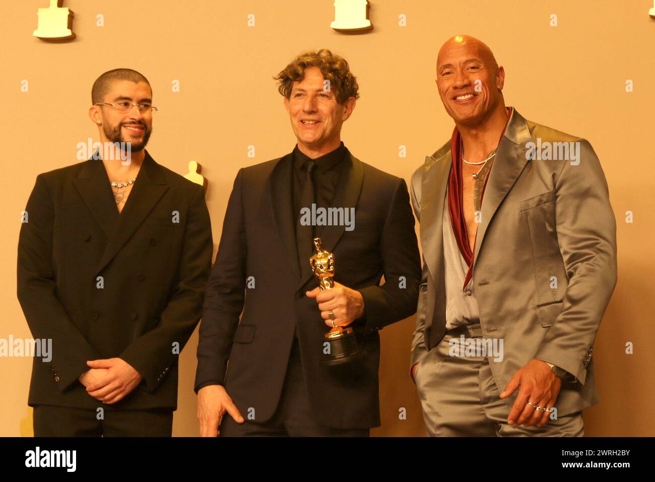 10 mars 2024, Los Angeles, Californie, États-Unis : Bad Bunny, Jonathan Glazer, Dwayne Johnson à la 96e Academy Awards Press Room au Dolby Theater. (Crédit image : © Kay Blake/ZUMA Press Wire) USAGE ÉDITORIAL SEULEMENT! Non destiné à UN USAGE commercial ! Banque D'Images